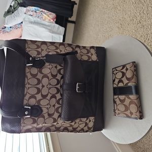 Coach bag and wallet ***SOLD AS IS! NO RETURNS ***